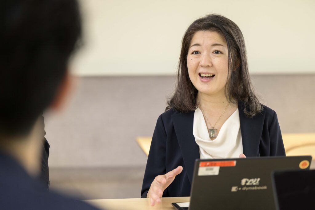 写真：笑顔で話すトヨタ自動車の木村さん