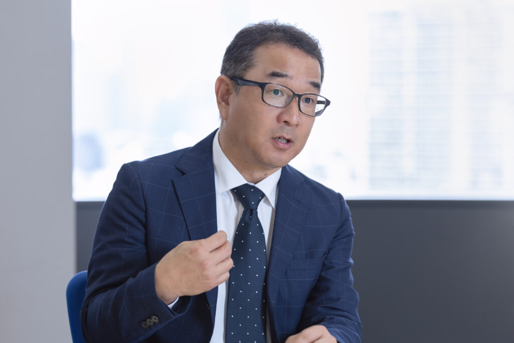 写真:インタビューに応じるイノベックス福宮さん