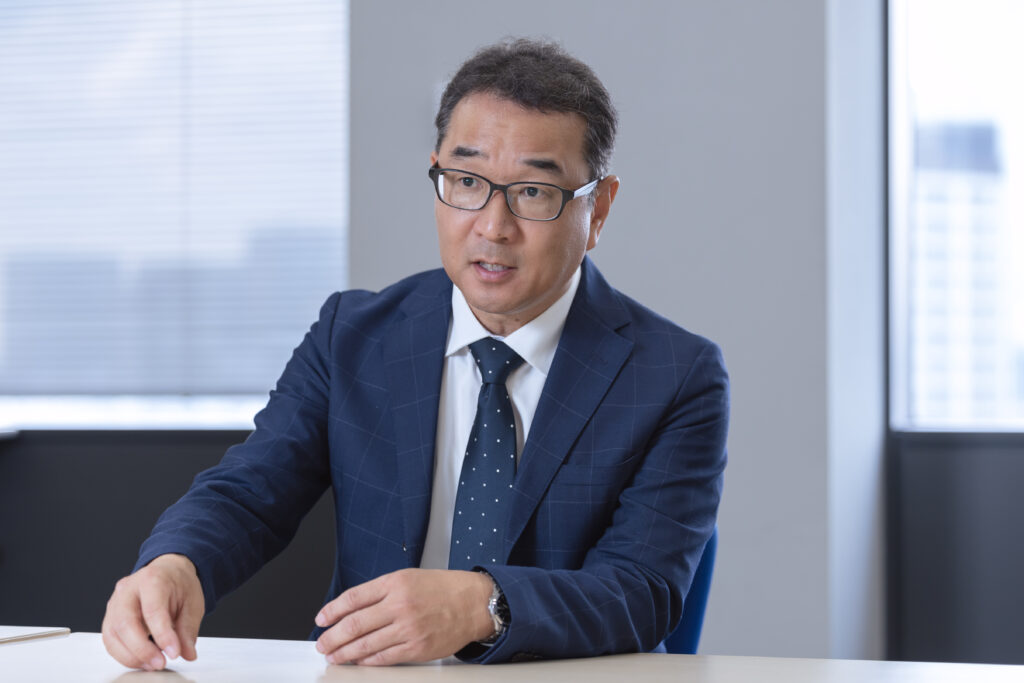 写真:インタビューに応じるイノベックス福宮さん