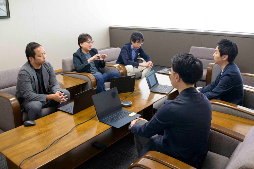 写真：会話するティーガイア様と才流