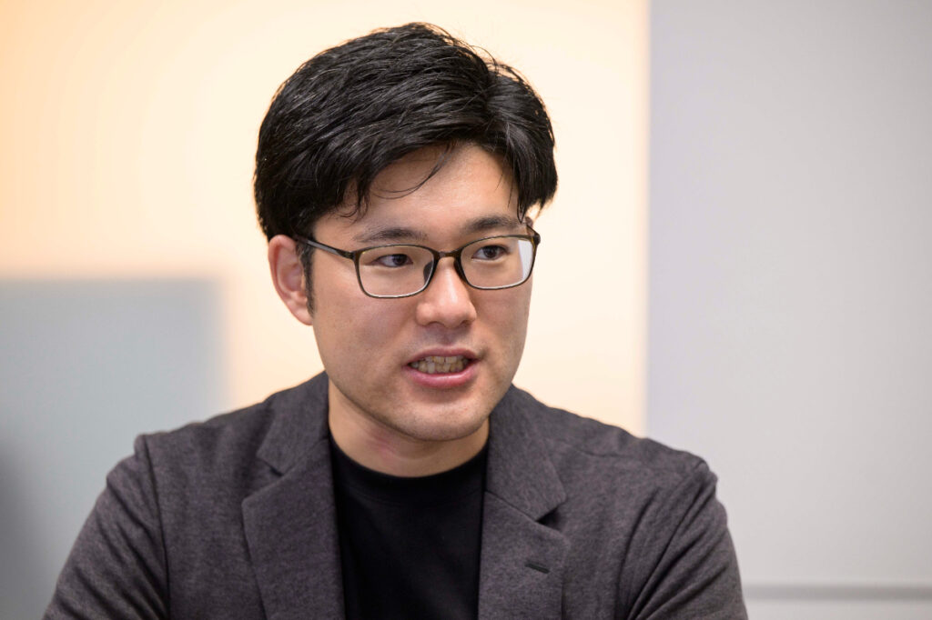 写真:インタビューに応じるJTBの加藤さん
