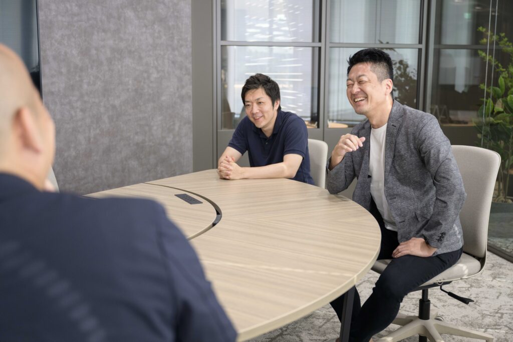 写真:インタビューに応じるユニアデックスのお二人