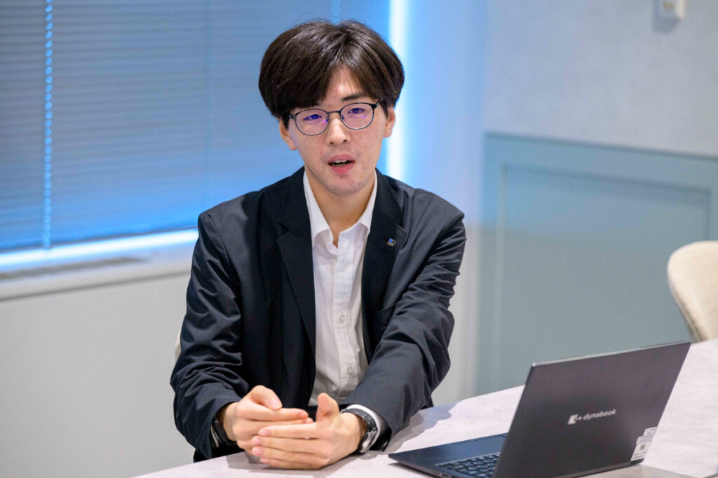 写真:インタビューに応じるTOPPANエッジの岡田さん