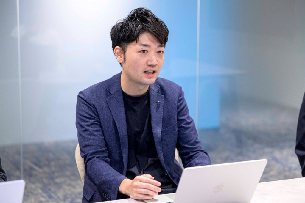 写真:インタビューに応じる才流の野田