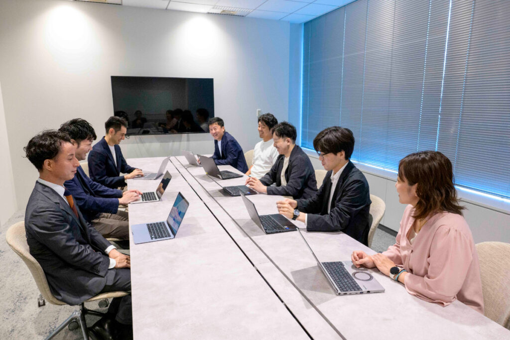 写真:談笑するTOPPANエッジ様と才流