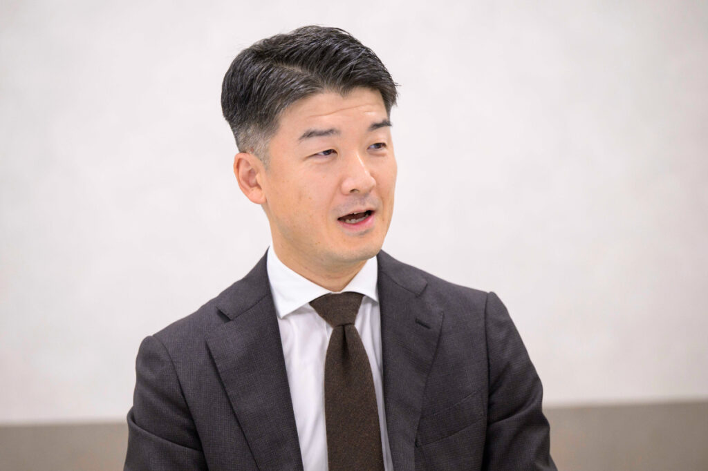 写真:インタビューに応じる才流の宮戸