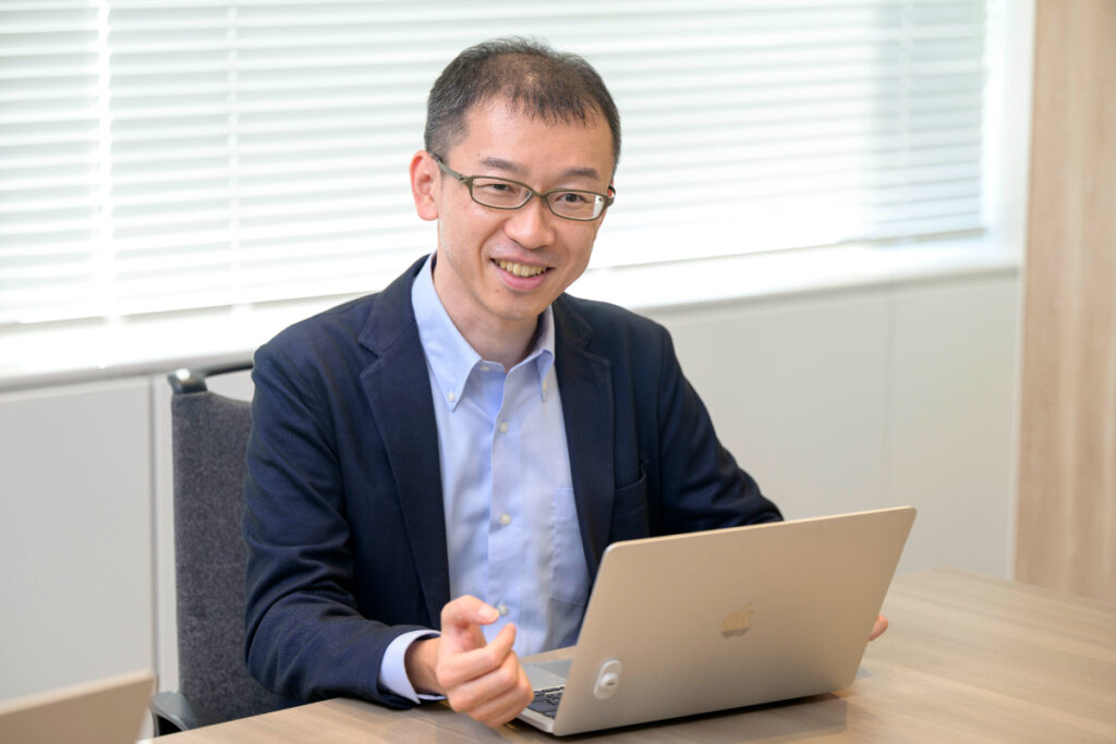 写真：インタビューに応じる才流の高橋