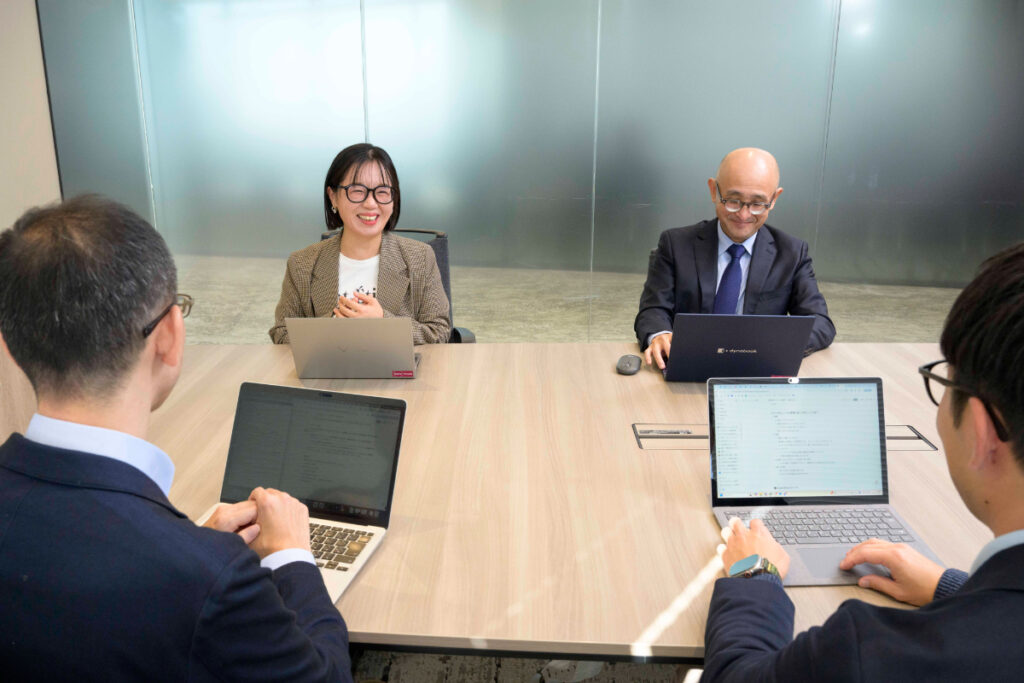 写真：笑顔でお話しするTISのお二人