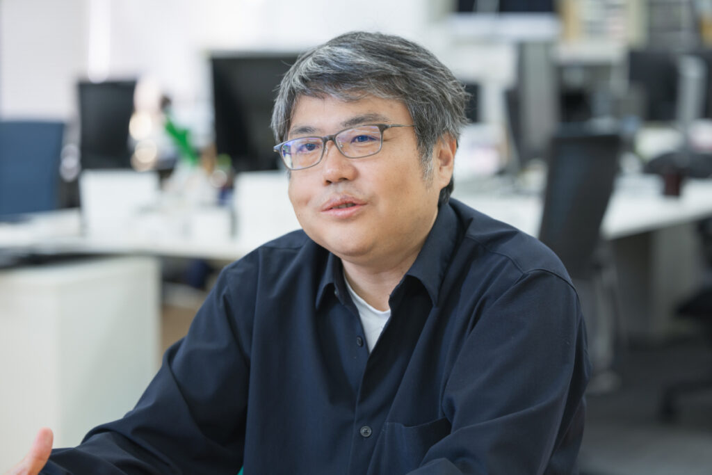 写真：インタビューに応じるディバータの加藤氏