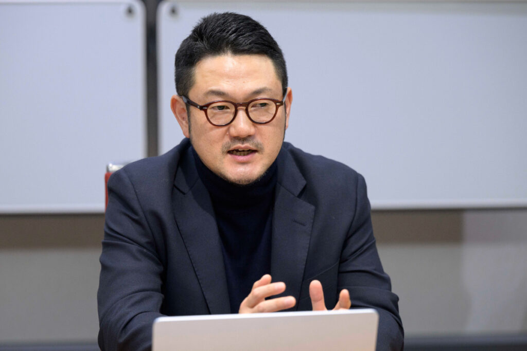 写真：インタビューに応じる才流の後藤