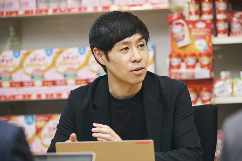 インタビューに答える株式会社 明治の吉田良さん